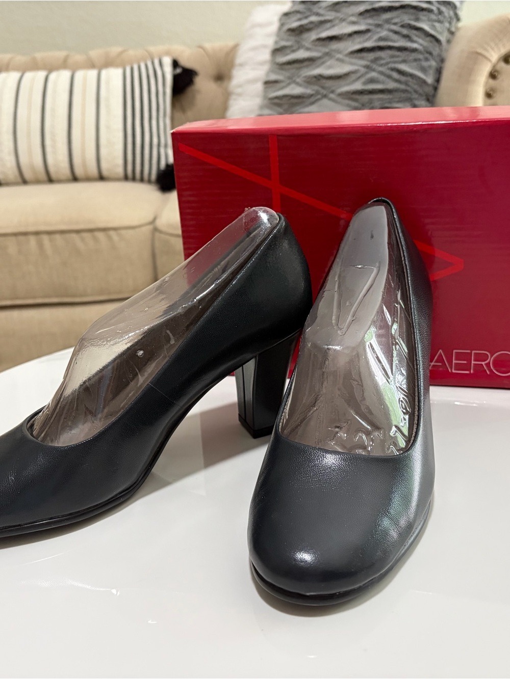 AEROSOLES Black Leather Mid Block Heel Pumps